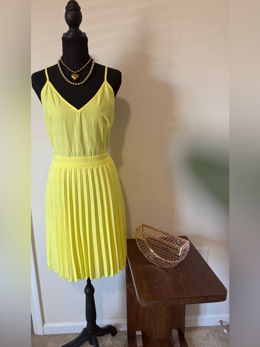 FUN Yellow Pleated Dress with Accessories (L)